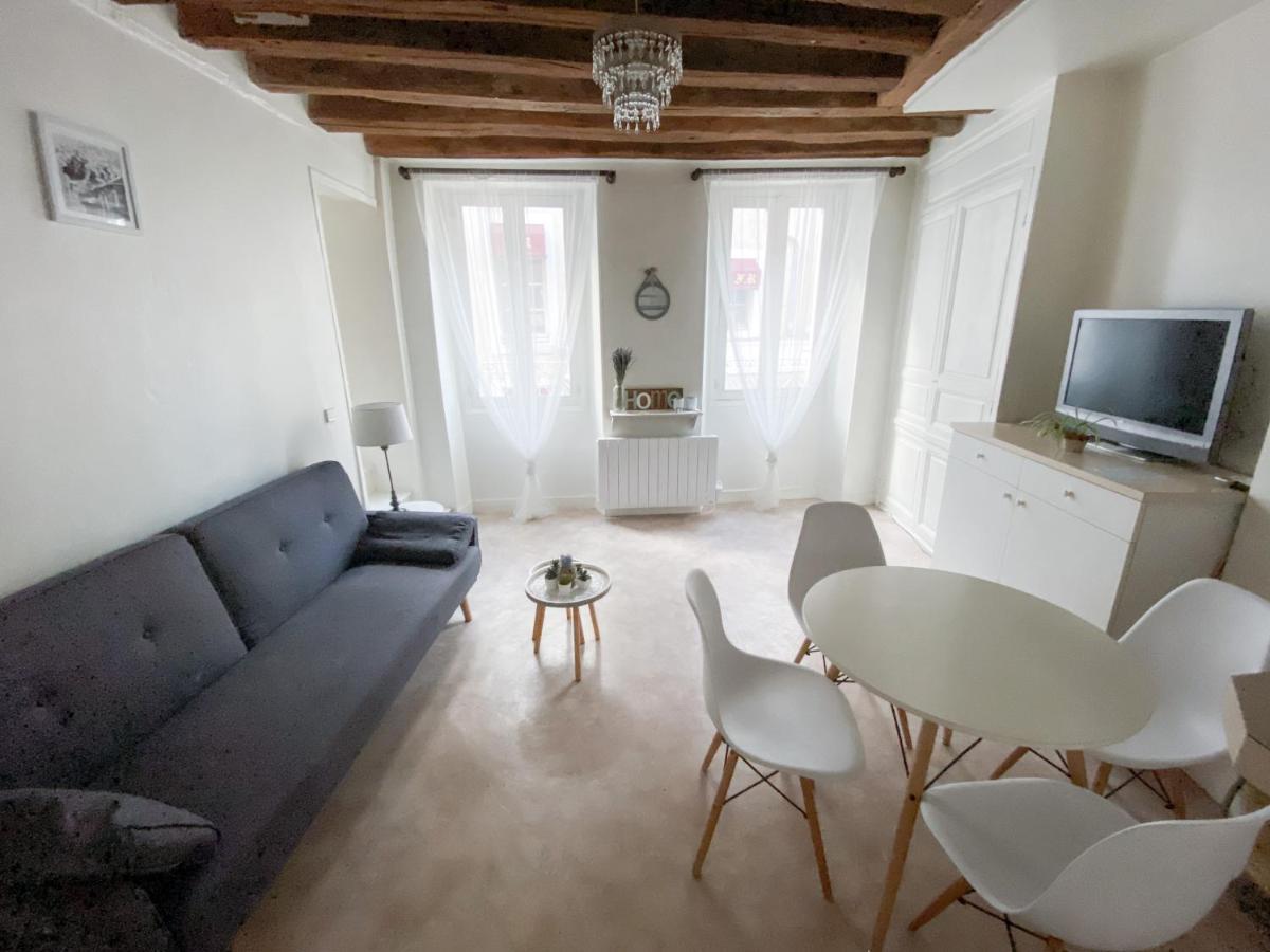 Cosy Apartment In The Heart Of ฟงแตนโบล ภายนอก รูปภาพ